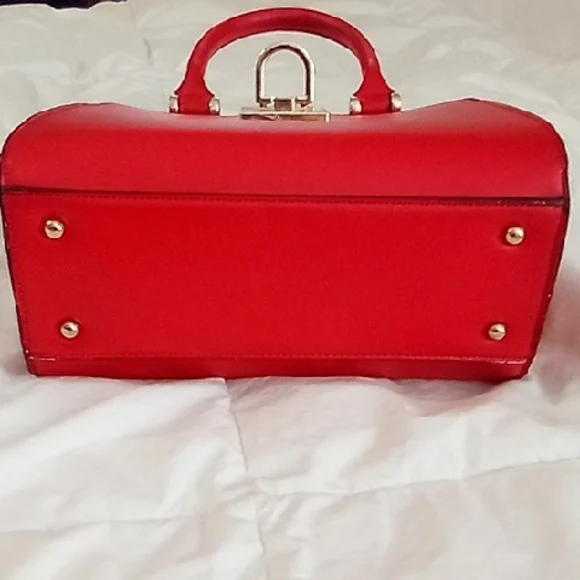 Elegant Red Handbag - Picture 8 of 12